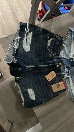 Size 29 (size 8/10) Women’s Levi shorts 501