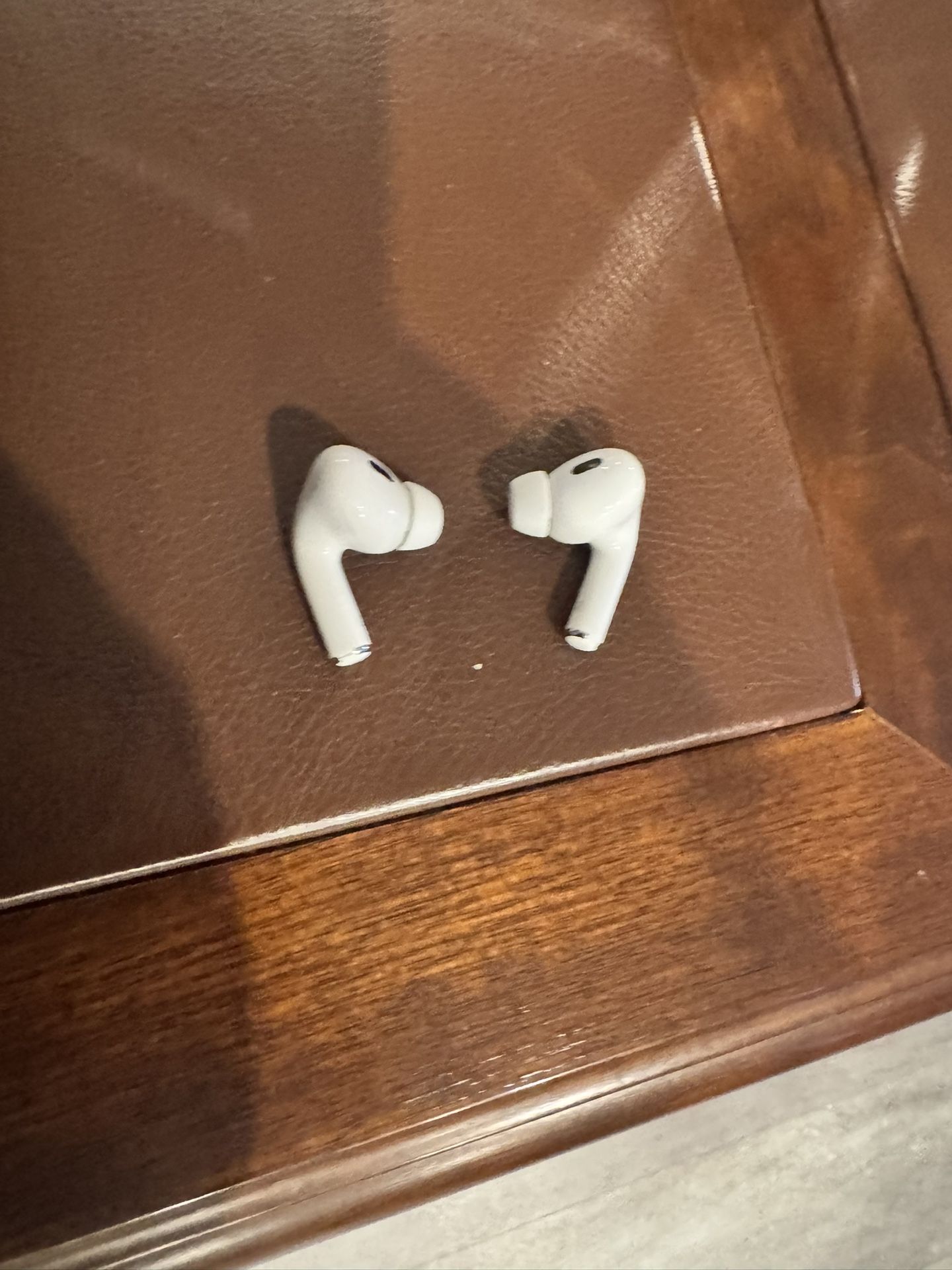 airpods pro gen 2 in perfect condition