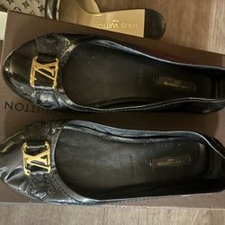 Authentic Luis Vuitton Black Flats Shoes