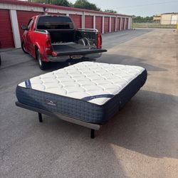 DreamCloud Memory Foam MATTRESS, Queen, With adjustable bed frame