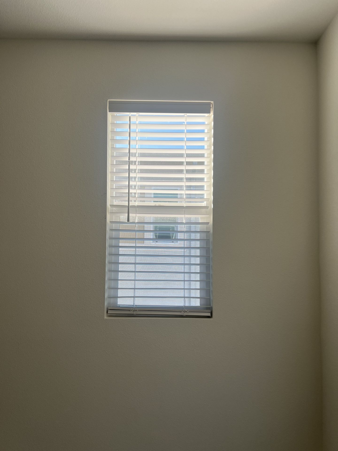 White cordless Levolor faux wood blinds 23WX48L with hardware