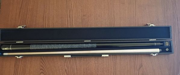 2-Piece Pool Cue with Case