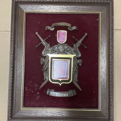 Vintage Parrot Crest Heraldry Family Certified 17 x 14 inch Wall Plaque 