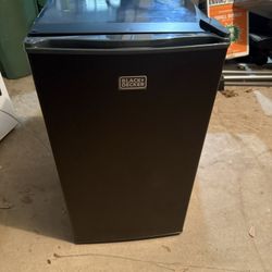 Mini fridge 