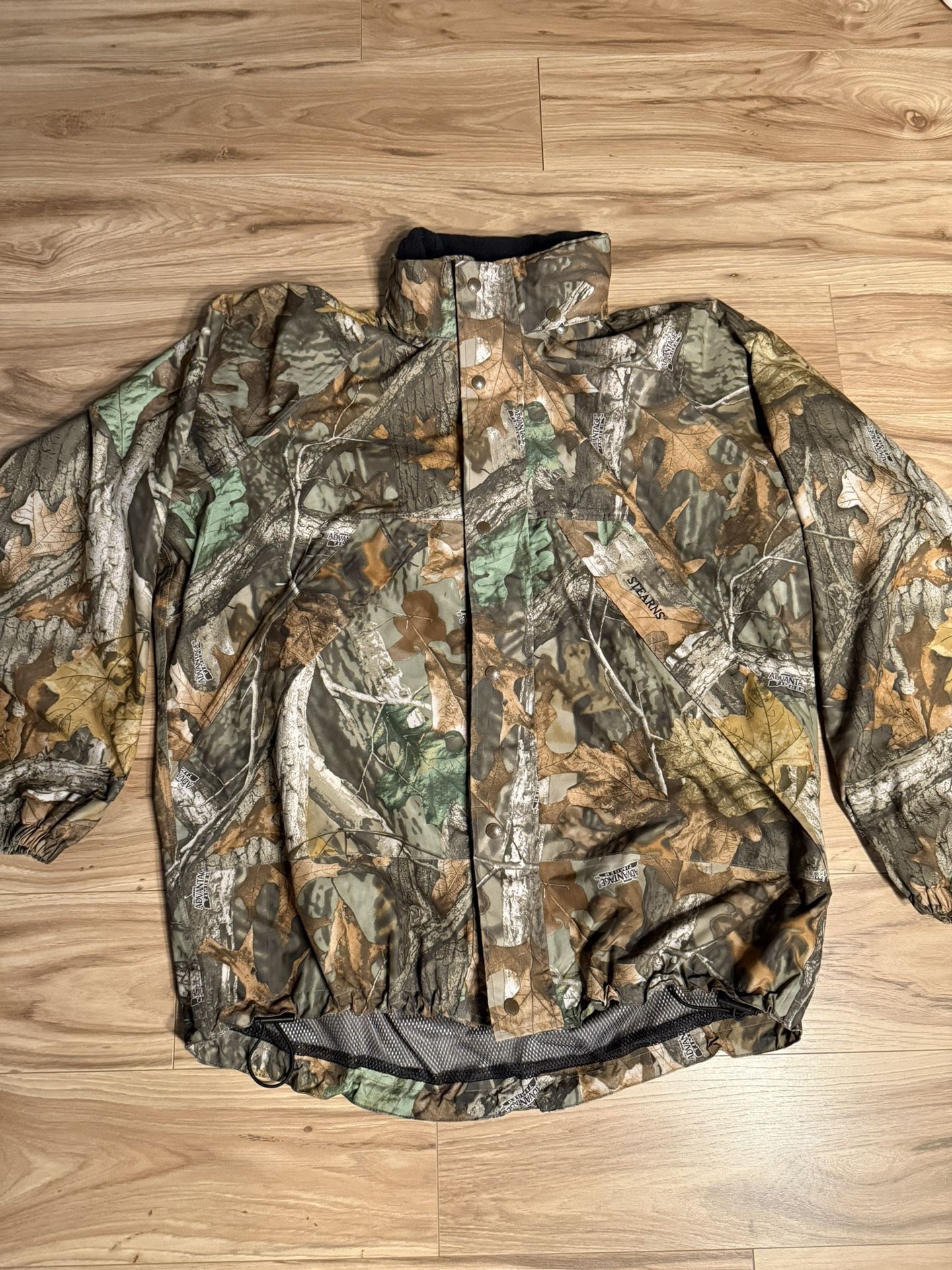 Stearns Men’s Large Camo Jacket / Hunting / Camouflage / Activewear / Outdoors / Hunt / Hunting Gear Size: Men’s Large Used But In Great Condition ! M