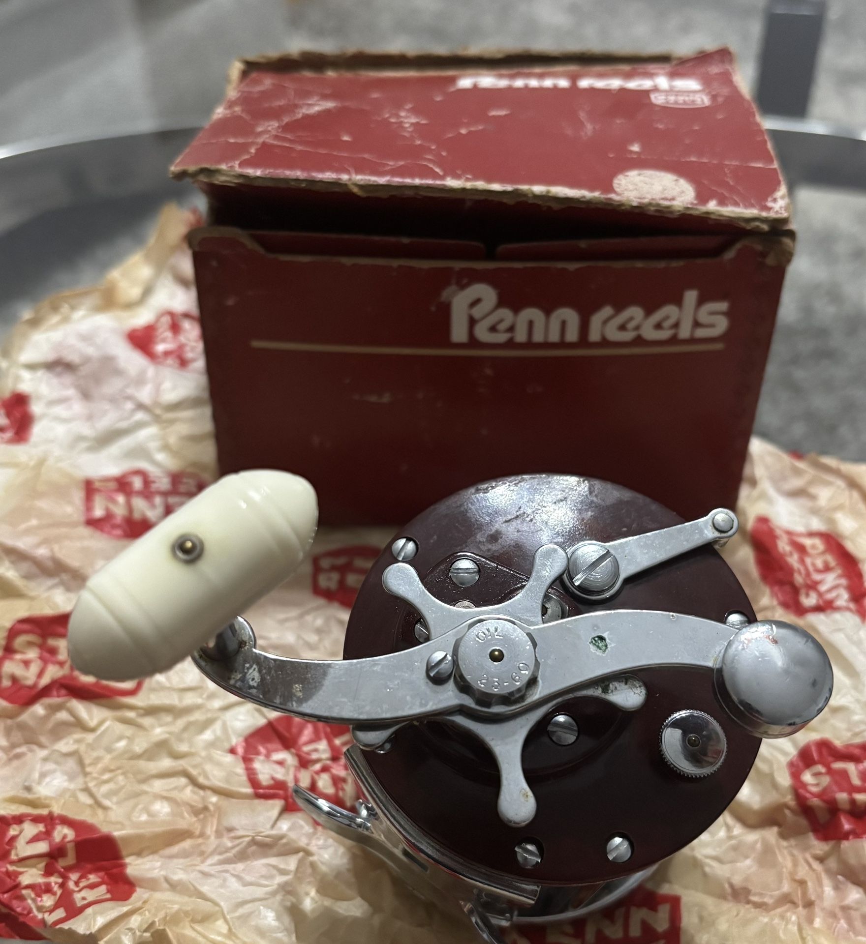 VINTAGE PENN PEER 209 LEVEL WIND FISHING REEL-RED