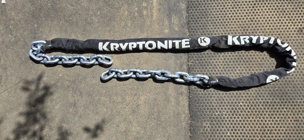 Bike Chain & HARLEY DAVIDSON SIGN