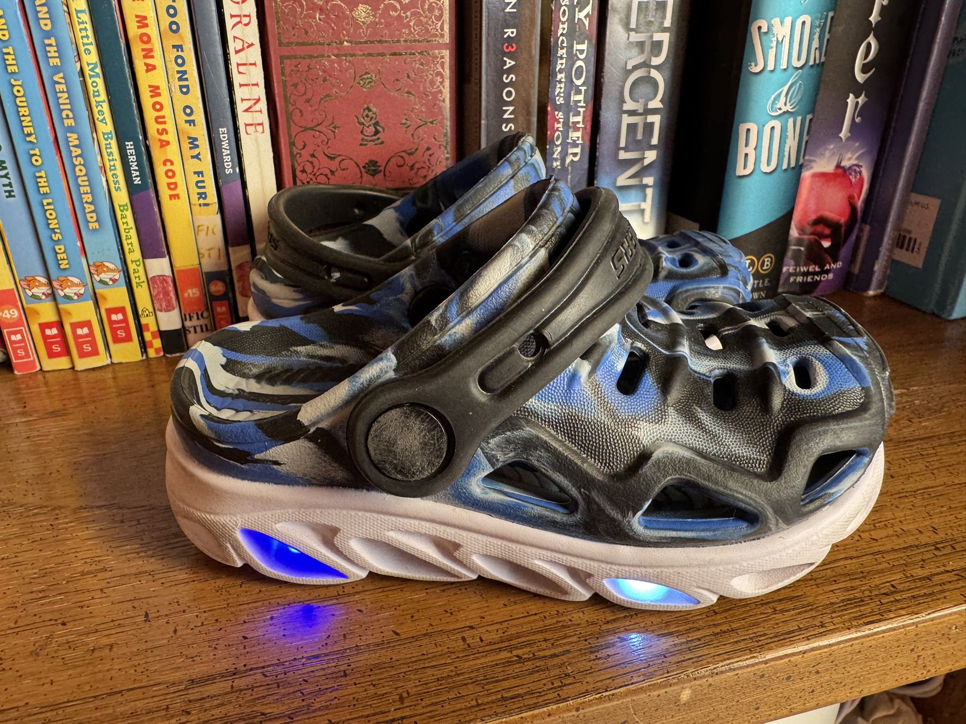 2 Pairs Toddler Boy Shoes Size 7 Converse And Light Up Sketchers