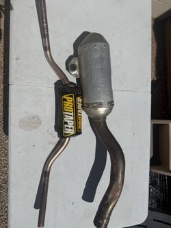 2009 YZ450F Pipe and Handlebars