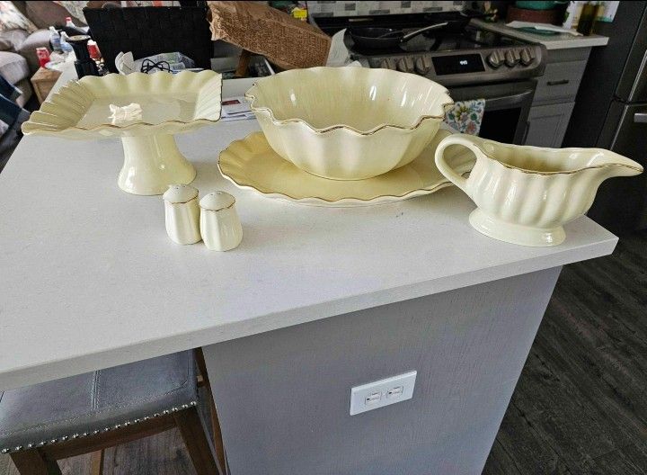 Vintage Alco Industries Made In China Ceramic Set Beautiful