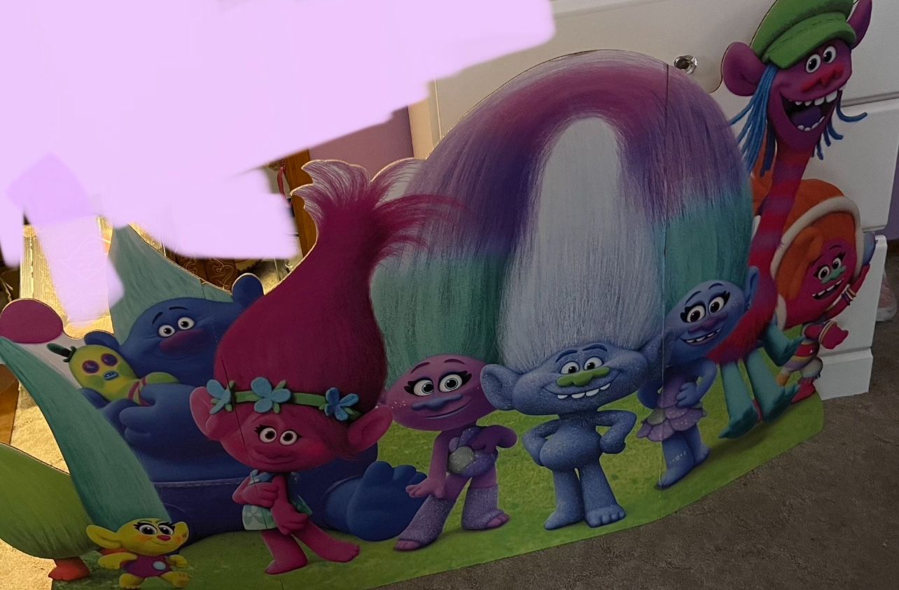 Trolls Cut Out Party 