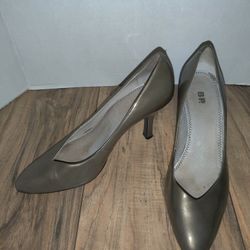 Nordstrom BP Peekaboo Peep Toe High Heel Stiletto Black Size: 7M.

Shoes have wear from age and use. Sold As Is.

