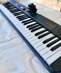 61 full-size touch-sensitive keys, built-in speakers, USB-MIDI, and included power adapter