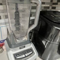 Ninja Blender and Nuwave all In One air Fryer 