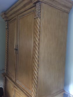 Entertainment armoire