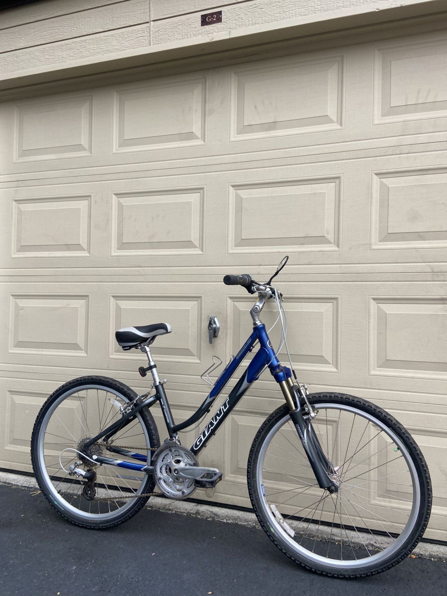 Giant Sedona DX Comfort Step-Thru Hybrid Bike – 26” – Small 14” Frame – 24 Speed – Bicycle