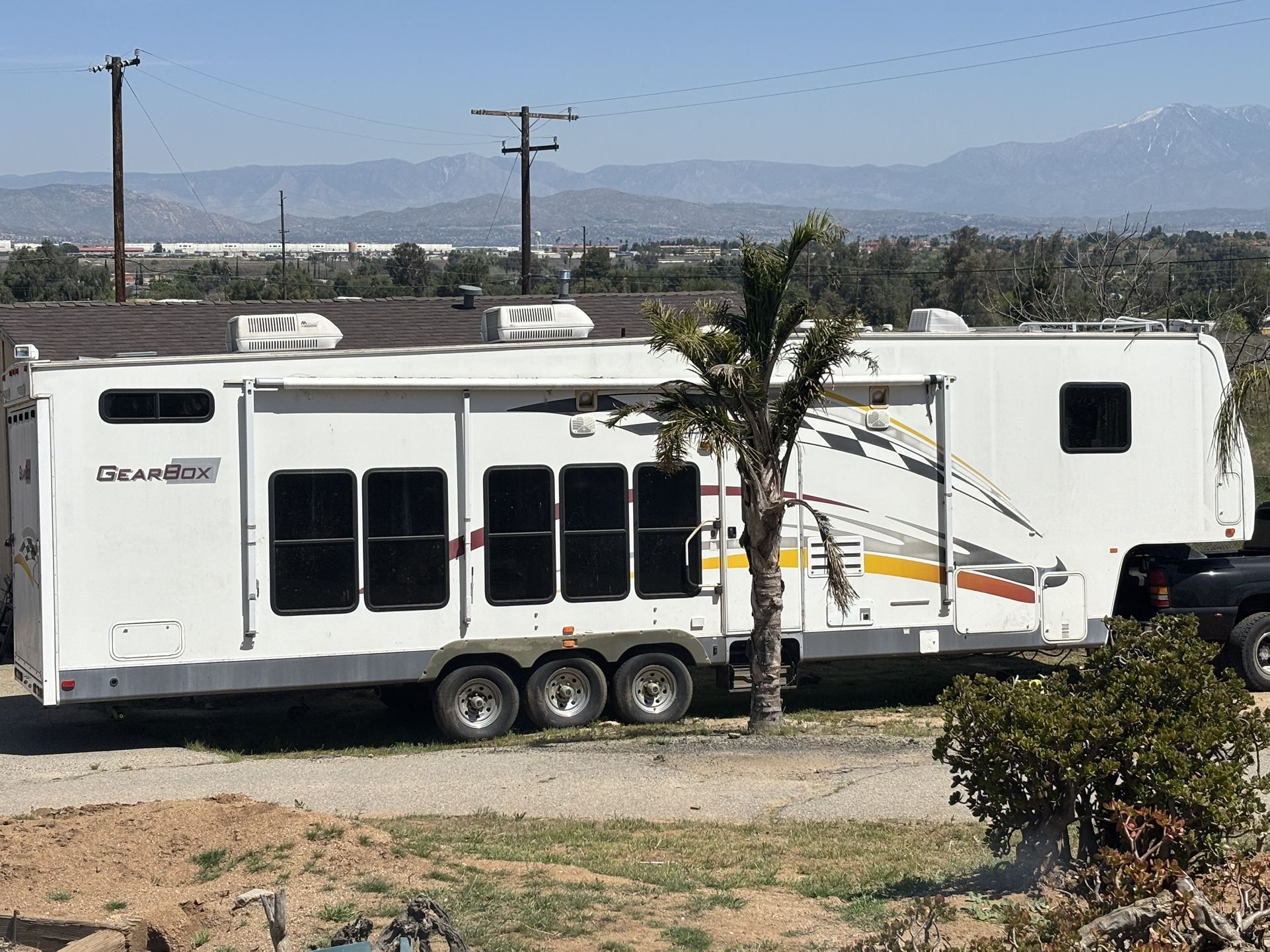 33 Ft Toy Hauler