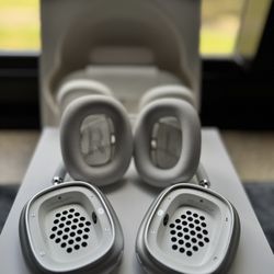 AirPods Max – NEW AND UNUSED 