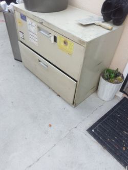 Lateral Filing Cabinets - 2 Drawer