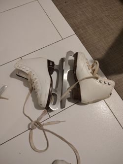 Girls ice skating size  1
