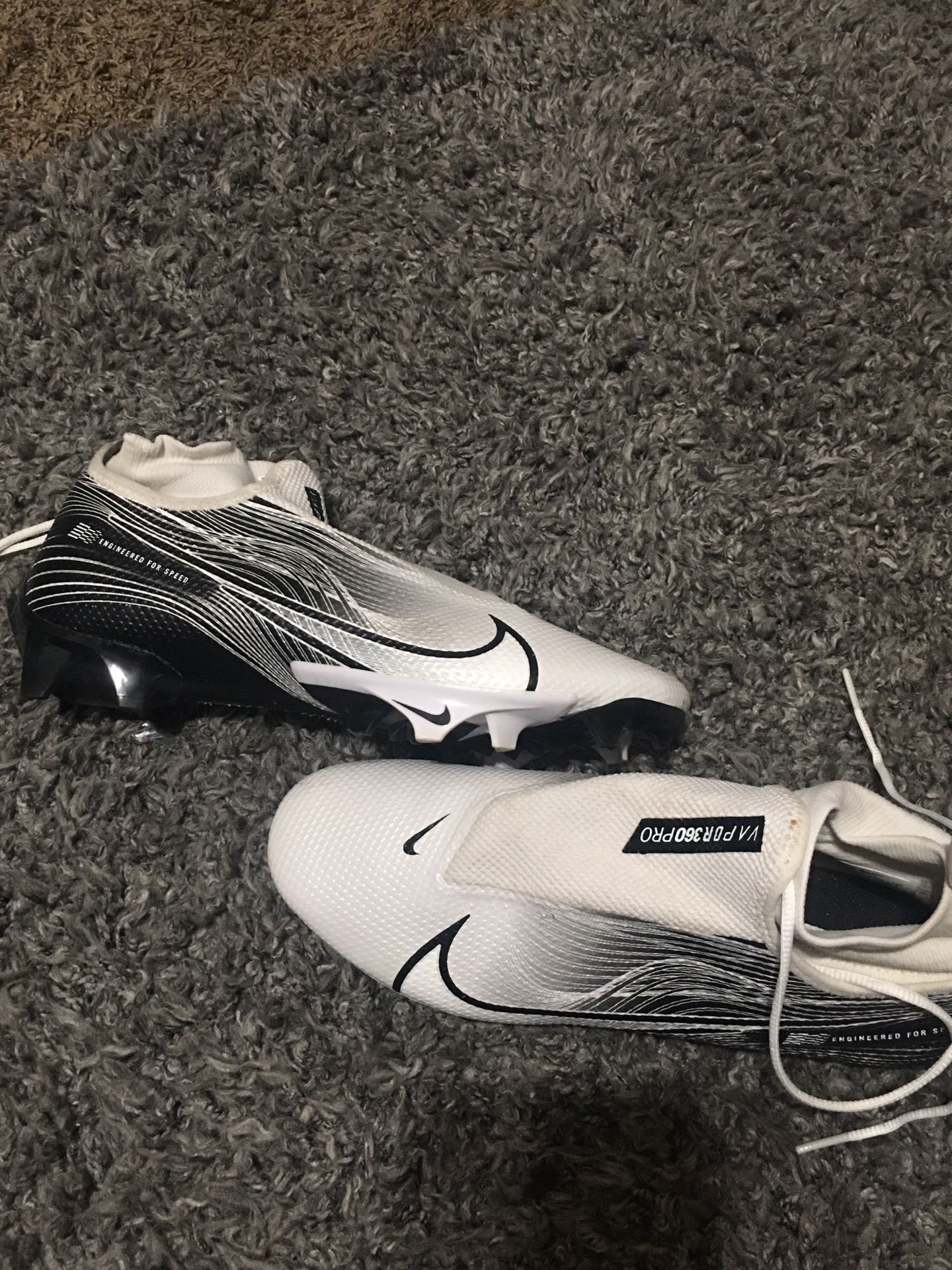 Nike Off White Football Cleats for Sale in Seattle, WA - OfferUp
