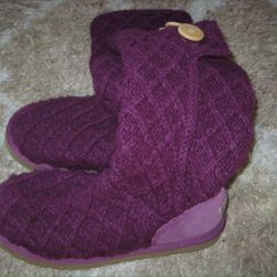Womens knit Uggs size 7