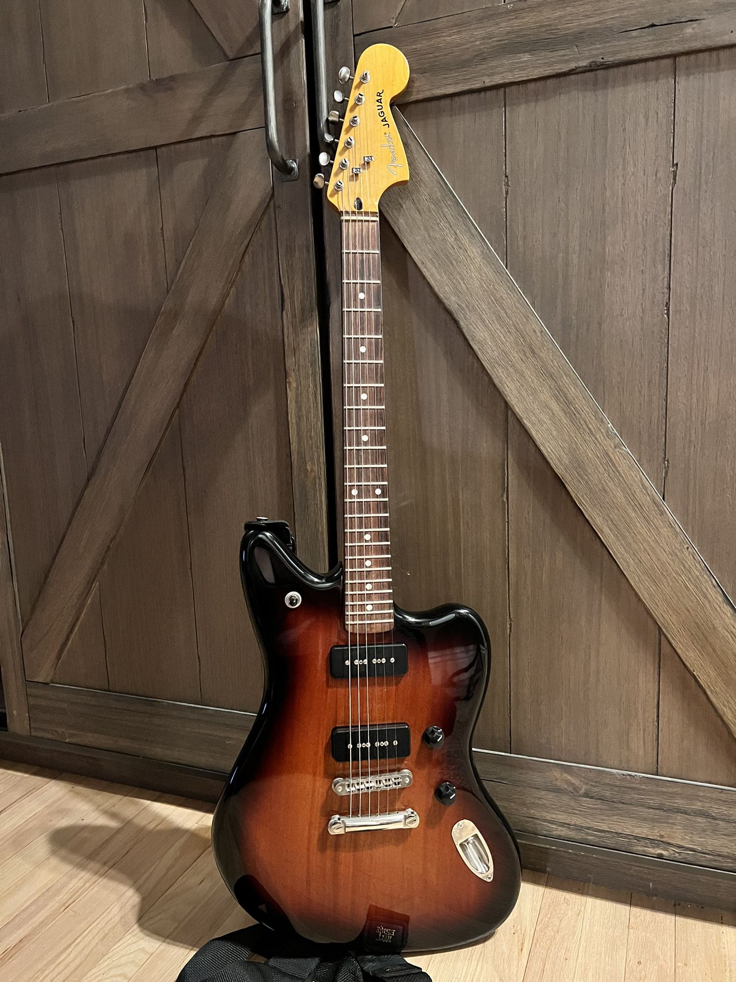 Fender Modern Player Jaguar Mahogany Burst P90 MIC Rare Guitar With Gig Bag 