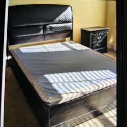 Queen Bed! Black leather back