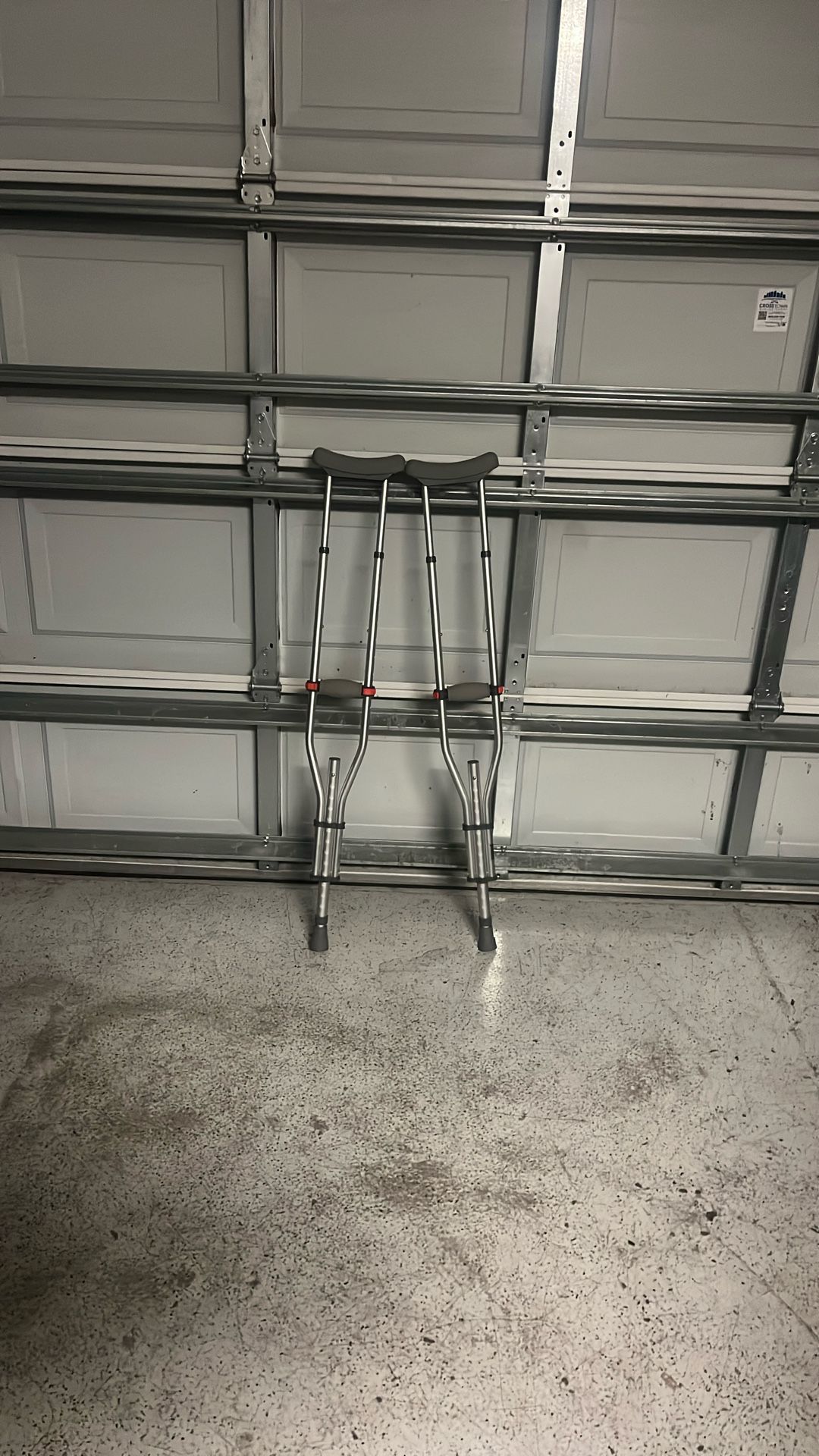 Crutches Adjustable