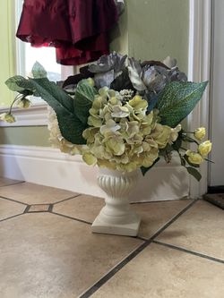 Small white Floral Vase Arrangement