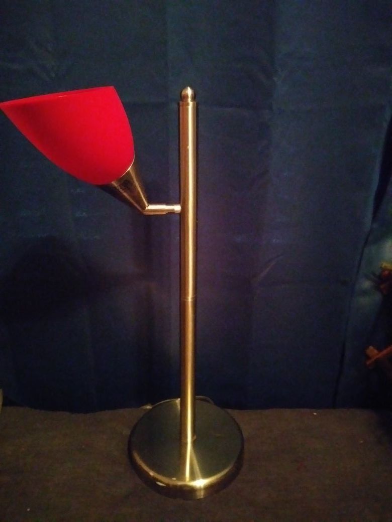 360 pivot Desk Lamp with customizable shade colors