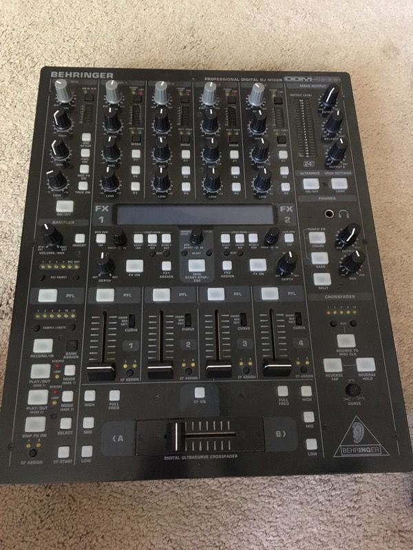 Behringer DDM4000 DJ Mixer