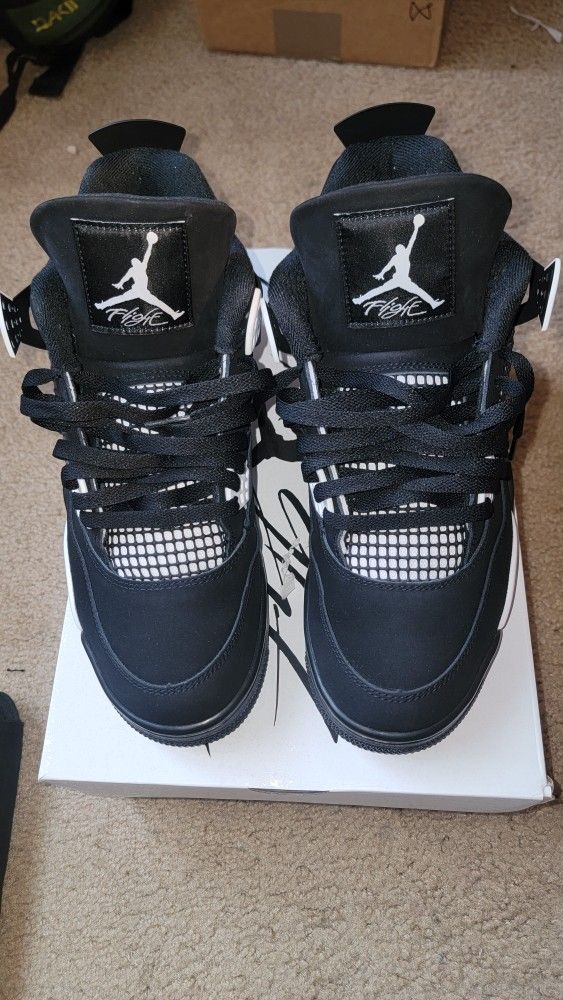 White Thunder Jordan 4