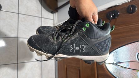 Under Armour Cleats size 7