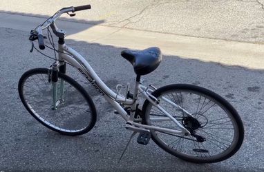 SCHWINN TRAILWAY QUALITY BYKE