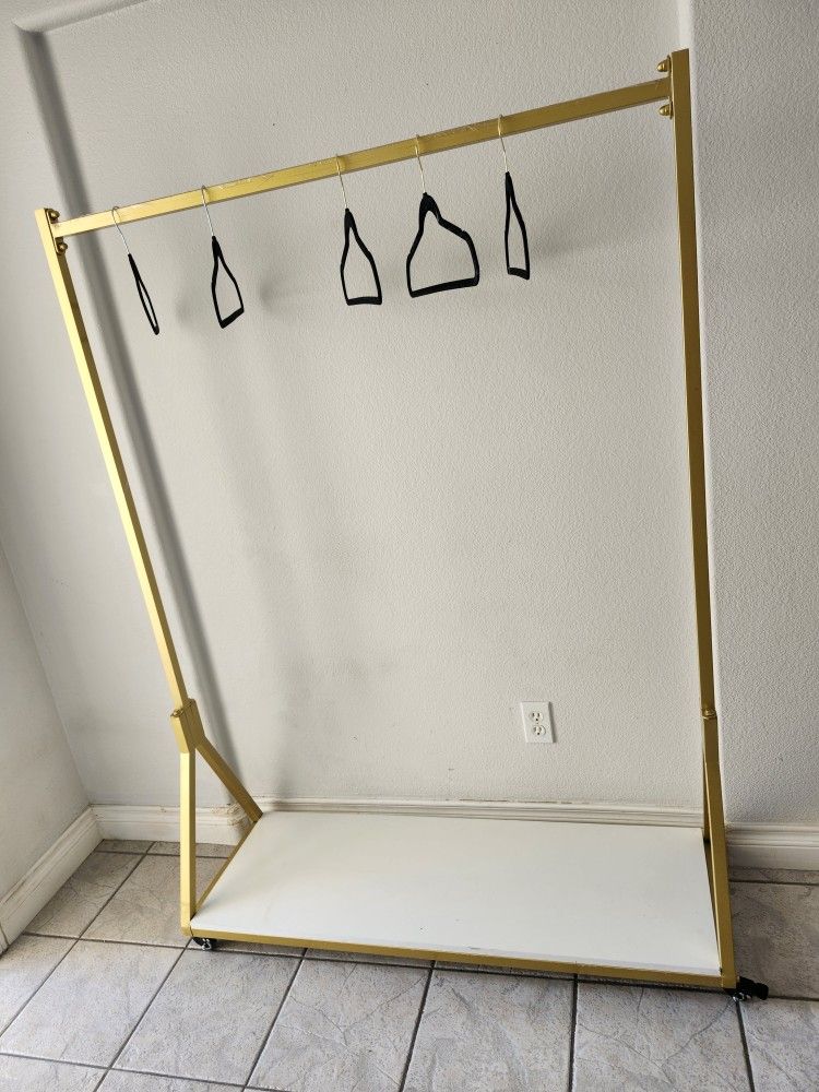 Clothing Racks/Ropero 