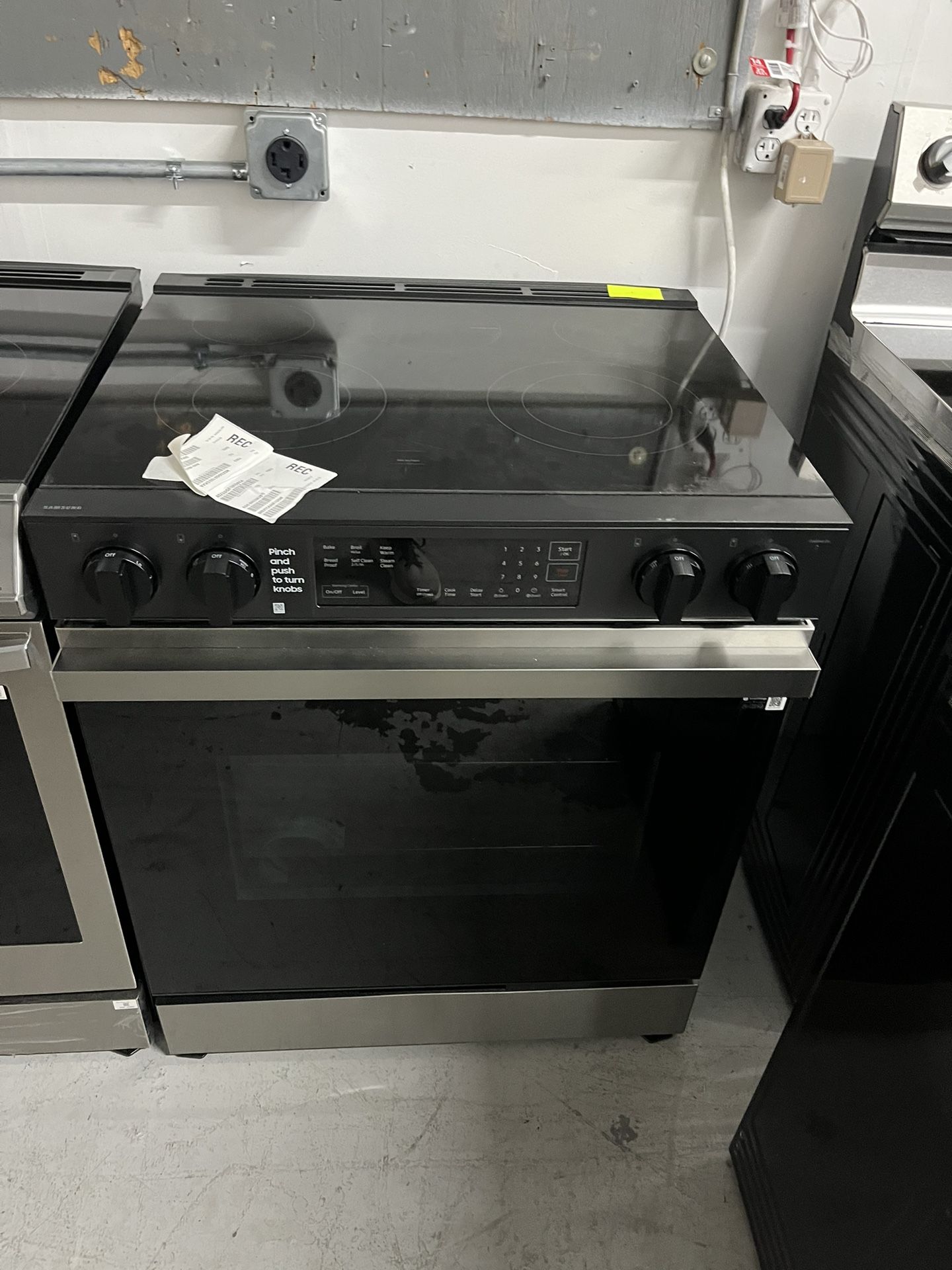 Samsung Bespoke 30 in. 6.3 cu. 5 Burner Element Smart Slide In Electric Range with Precision Knobs