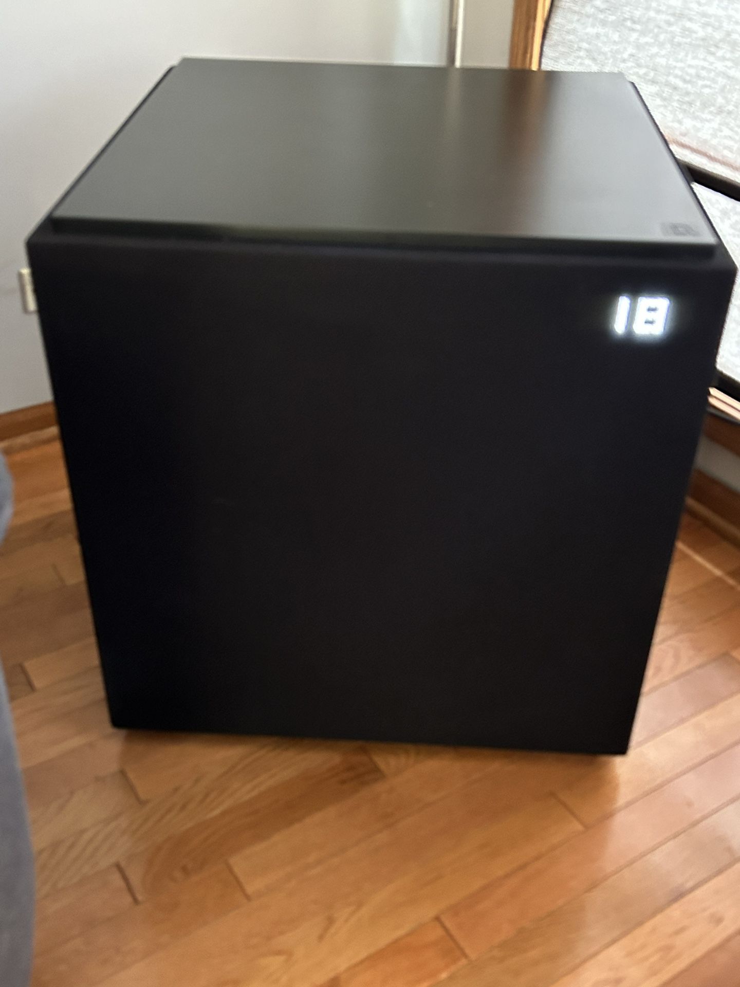 Definitive Technology Descend DN15 15" powered subwoofer (Midnight Black)