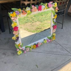 Mirror With Flowers / Espejo Con Flores 