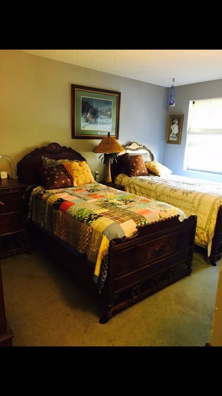 2 Sligh Furniture Company vintage twin beds