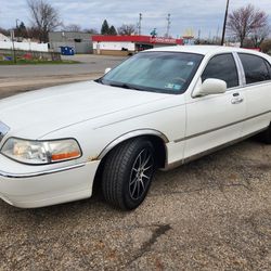 2004 LINCOLN TOWN CAR, ULTIMATE
