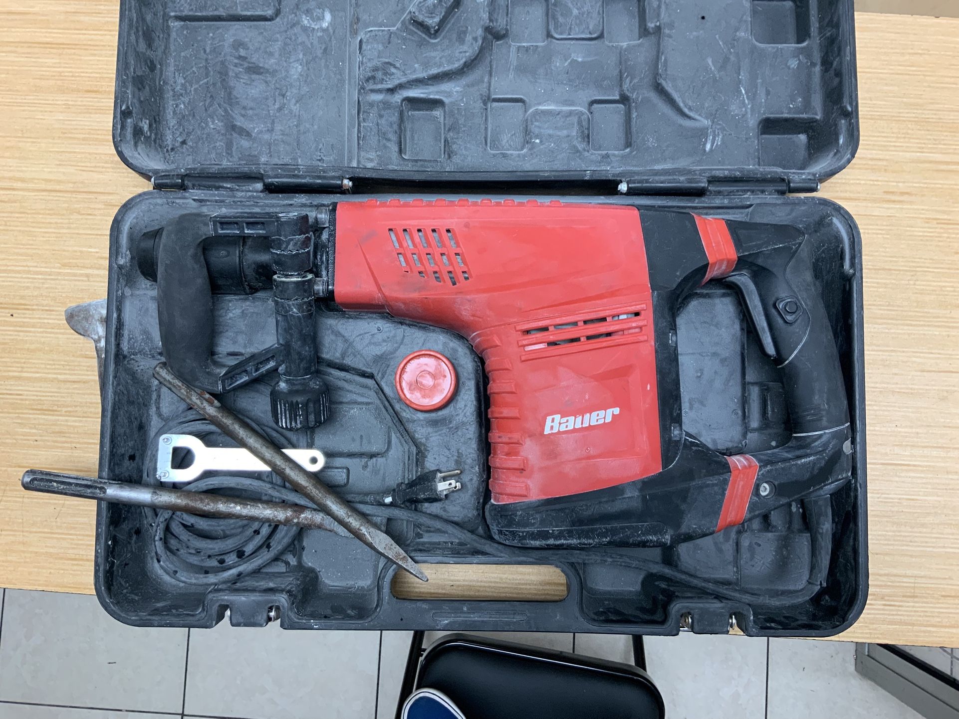 BAUER 12.5 Amp Corded Demolition Hammer
