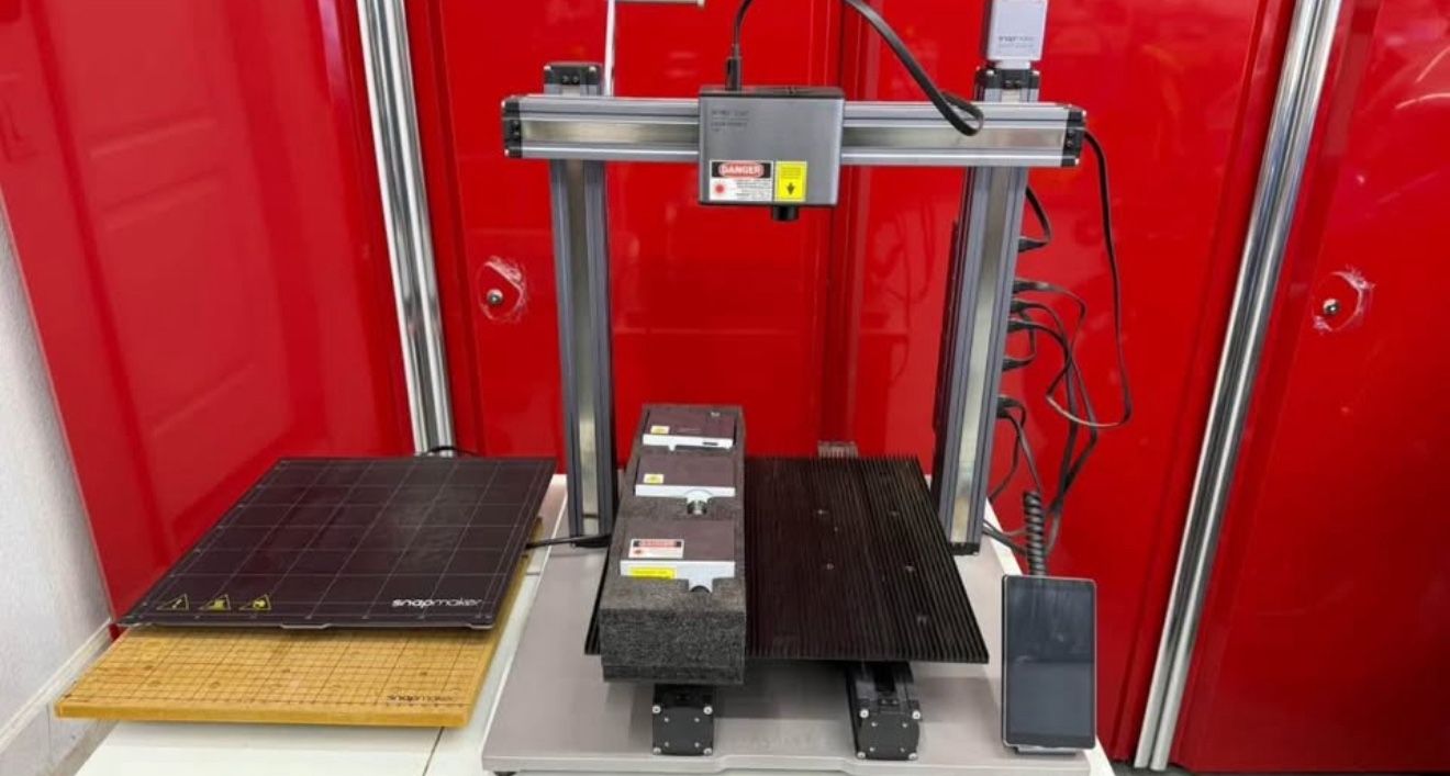 SNAPMAKER 2.0 MODULAR 3- IN-1 3D PRINTER A350. Great for laser cutting and engraving.