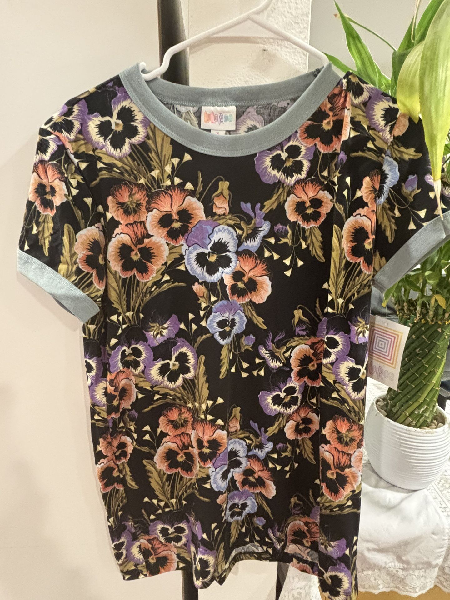Lularoe LIV Shirts