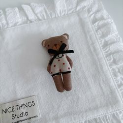 Brown bear with bow sweater hair clip