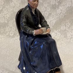 Royal Doulton THE CUP OF TEA, The Ultimate Hotel China. Figurine