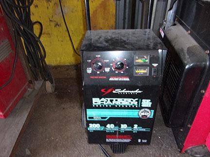 Schumacher SE-4022 2/10/40/200 Amp Manual Wheeled Battery Charger and Tester