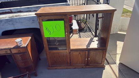Entertainment center