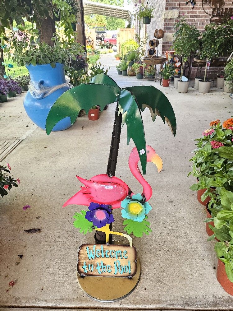 Welcome To The Pool Flamingo Yard Art. $60 cada una, Planters, Plants, Pottery, Talavera, Clay Pots.