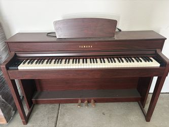 Yamaha Clavinova CLP-535 Digital Piano – Excellent Condition – Bench Included